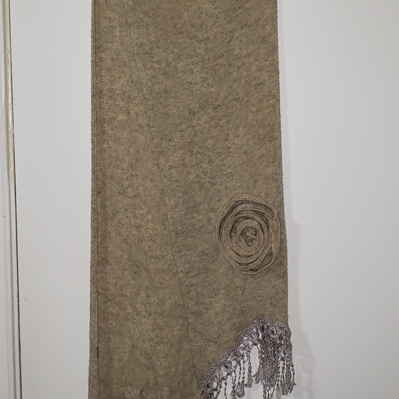 Vintage style scarf with rose and lace - Picture 4 of 5